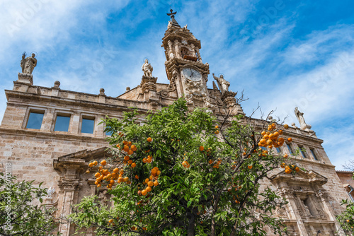 Kirche Los Santos Juanes in Valencia mit Orangenbäumen