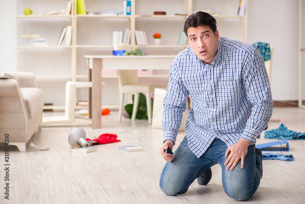 Man found his house after burglary robbed by burglars