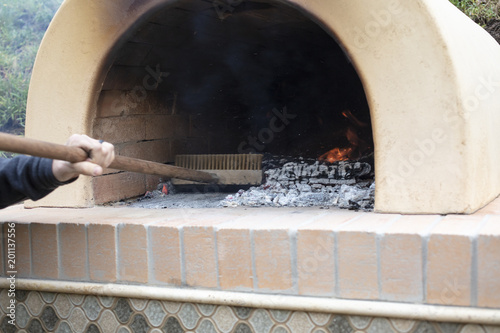 Fire preperation for pizza baking in an outdoor oven