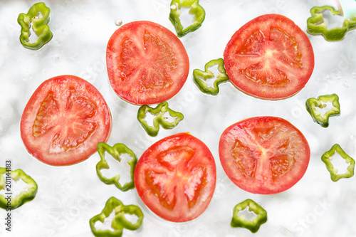 Profile features of fresh tomatoes and green peppers