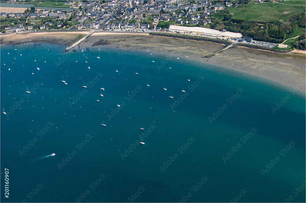 vue aérienne de Saint Sullac en Bretagne en France