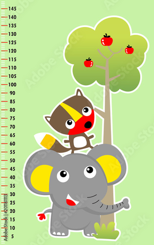 Plakat metr ściany z śmieszne zwierzęta i drzewa, ilustracja kreskówka wektor