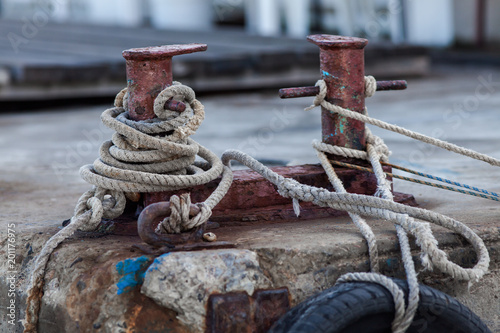 Two-headed mooring bitt wrapped with rope