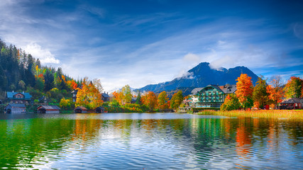 Wandcirkels Herfst Altausseer See in herfstsfeer  © pilat666