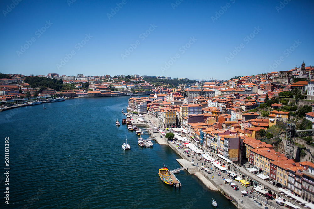 Ribera del Duero en Oporto, Portugal. Ribera del Duero en Oporto, Portugal.
