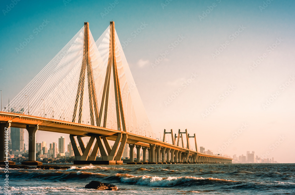 Fototapeta premium Bandra Worli Sea Link, Mumbai wieczorem