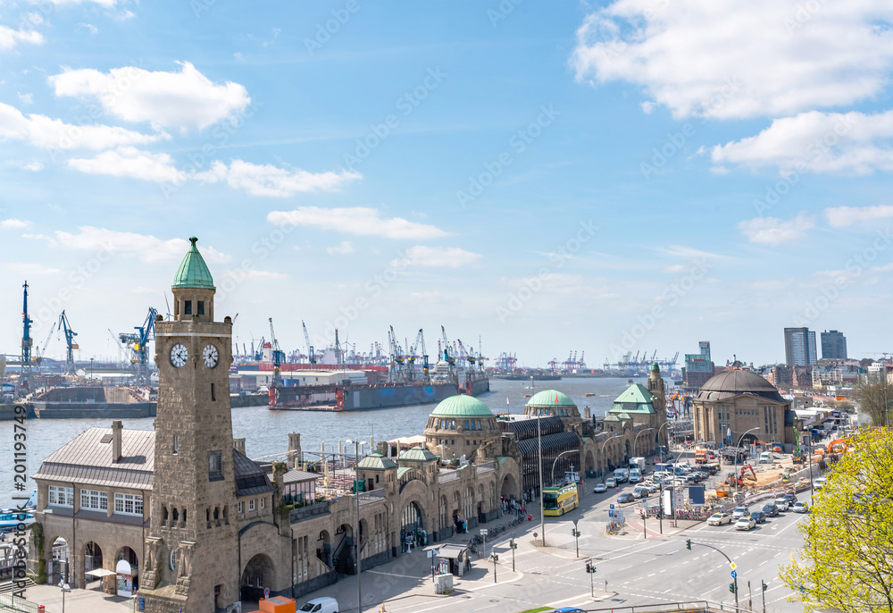 Obraz premium high angle view of St. Pauli Piers (Landungsbrücken) with Elbe river and harbor docks in Hamburg