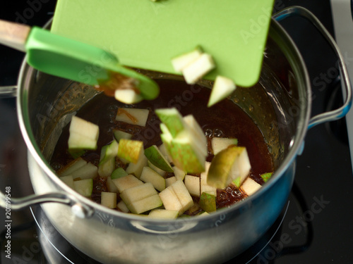 Fotografía Step-by-step preparation of black designer cake.