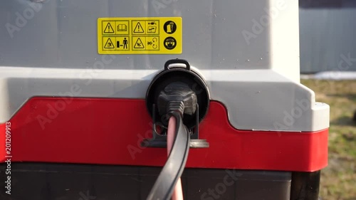 Plugging in/out high voltage cable to equipment socket