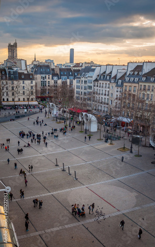 Vue générale de la place Pompidou photo