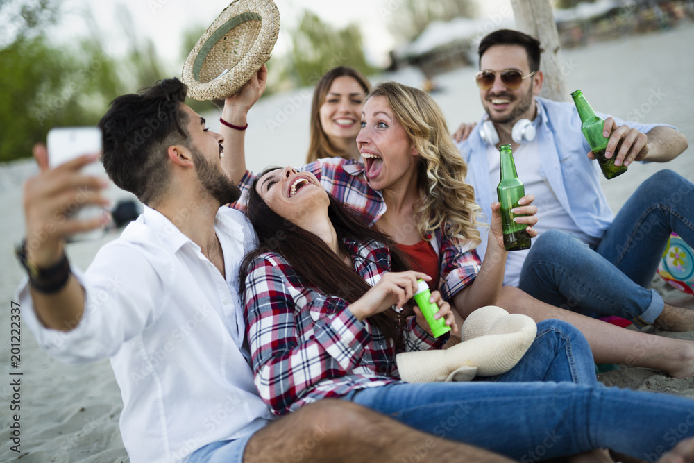 Obraz premium summer, holidays, vacation and happiness concept