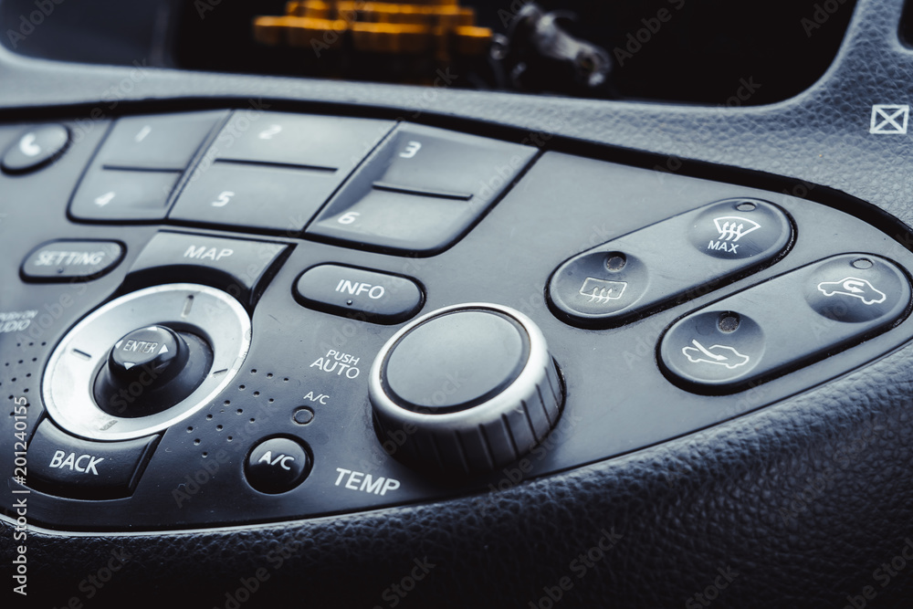 the controller of the air conditioner in the car the controller of the air conditioner in the car