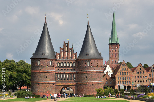 Obraz na płótnie Holstentor in Lübeck w salonie