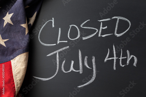 Closed July 4th Sign