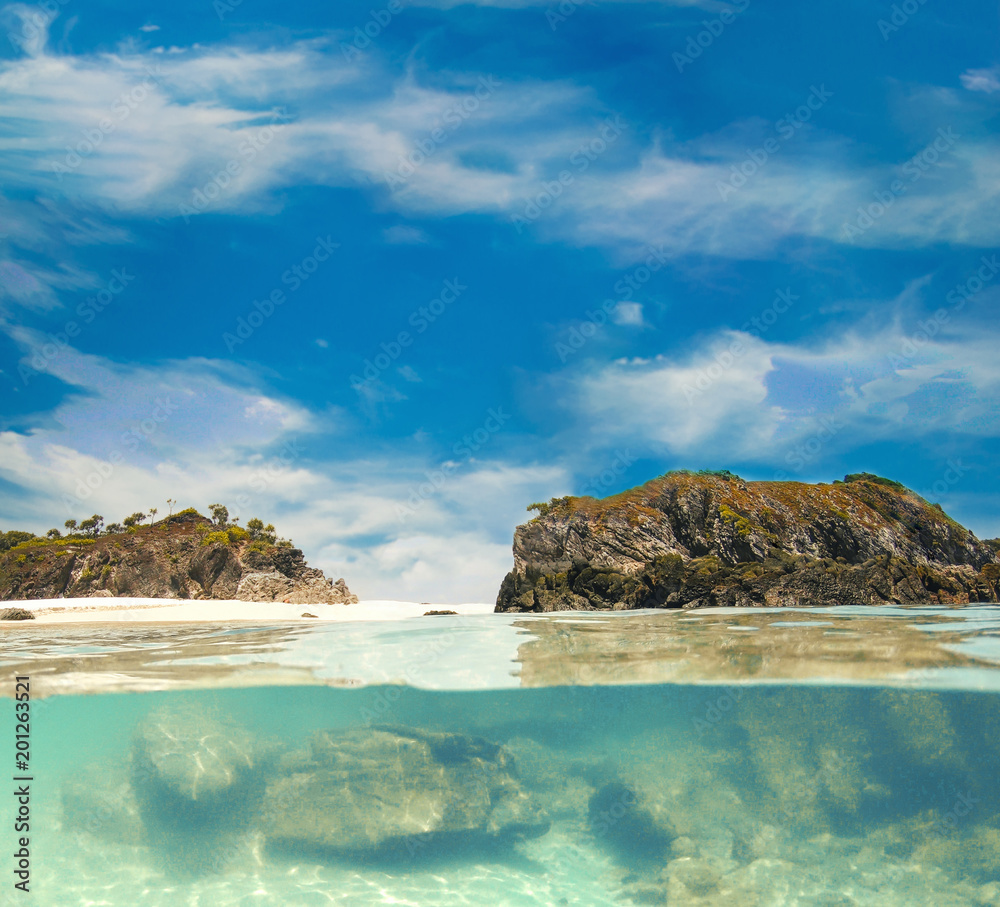 Fototapeta premium Cockburn island in Andaman ,blue sky and beautiful beach