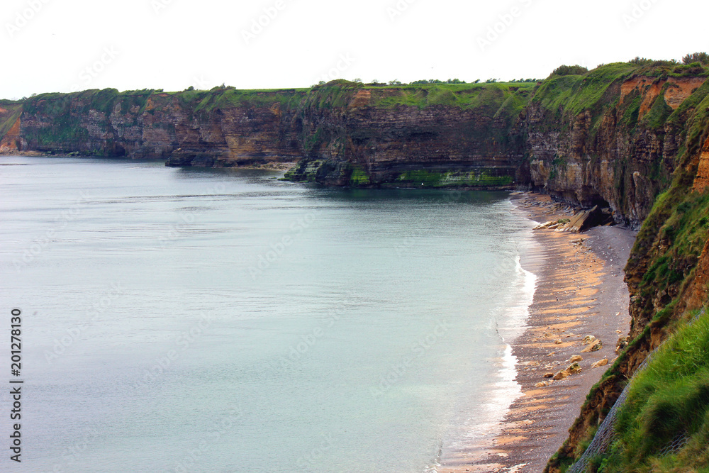 Obraz premium les falaises de la pointe du hoc en Normandie 