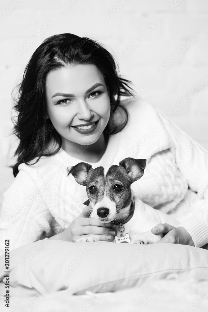 Girl with dog in black and white. Photographie retouchee Girl with dog in black and white. Photographie retouchee