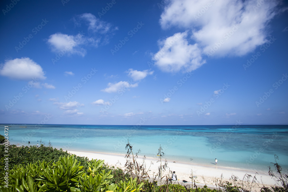 Obraz premium 浜, 海, 空, 砂, 海, 水, サマータイム, 青, 風景, 惰性で進む, アイランズ, トロピカル, 自然, 雲, 旅行, 楽園, 地平線, バカンス, 入り江, 雲, 休日, 太陽, リゾート, 岸, カリブ海