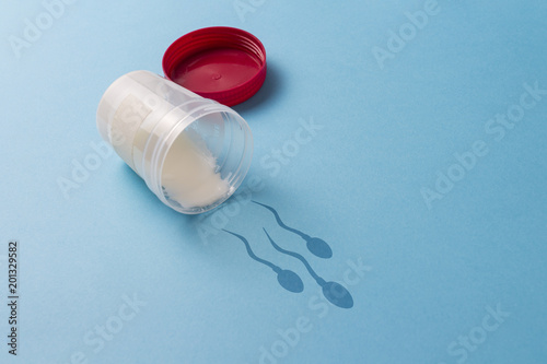Fotografie A test tube with sperm analysis leaves a shadow with spermatozoa