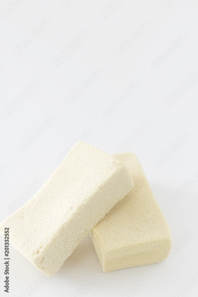 乾燥した高野豆腐