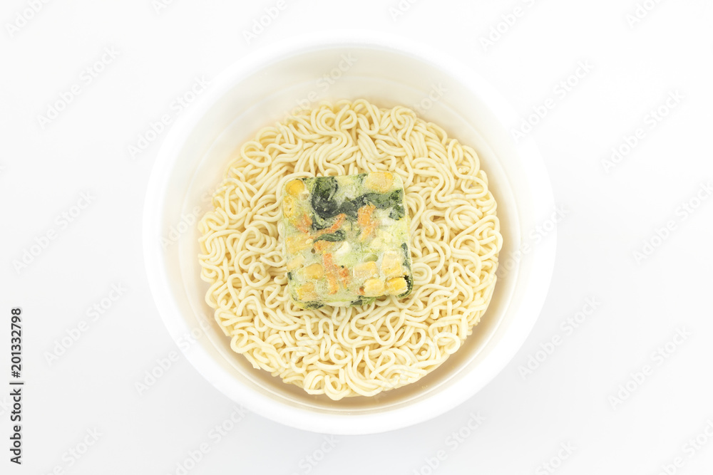 お湯入れる前のカップラーメン お湯入れる前のカップラーメン