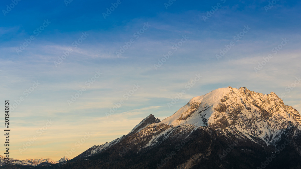 Der Berg Watzmann in den Berchtesgadener Alpen im Licht der Abendsonne Der Berg Watzmann in den Berchtesgadener Alpen im Licht der Abendsonne