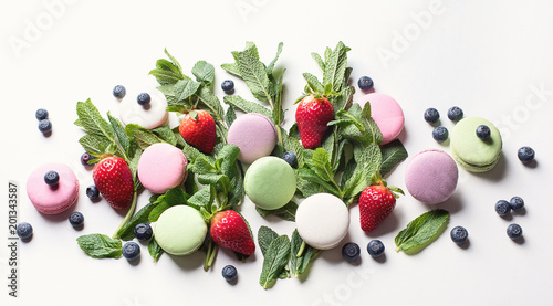 Fototapeta Naklejka Na Ścianę i Meble -  French dessert macarons.