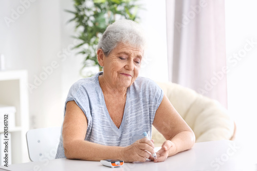 Elderly woman with diabetes...