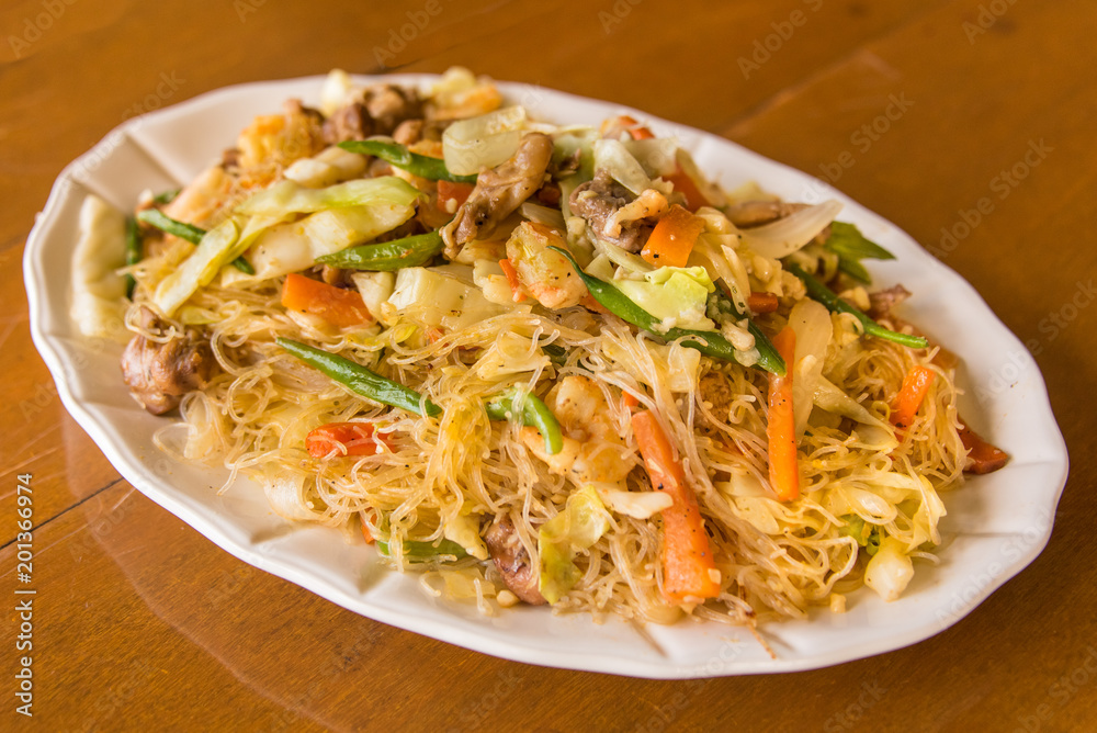 Rice Noodles with Chicken, Shrimp and Vegetables 