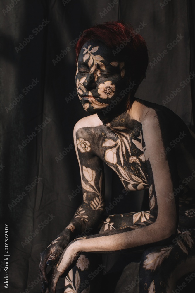 Woman body painted in black hi-res stock photography and images - Alamy,  Black Body Paint 