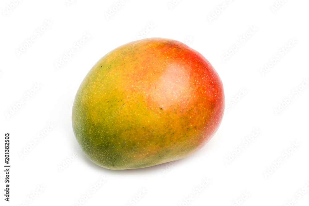 Mango fresco natural y maduro sobre fondo blanco aislado. Vista de frente.  Copy space Stock Photo | Adobe Stock
