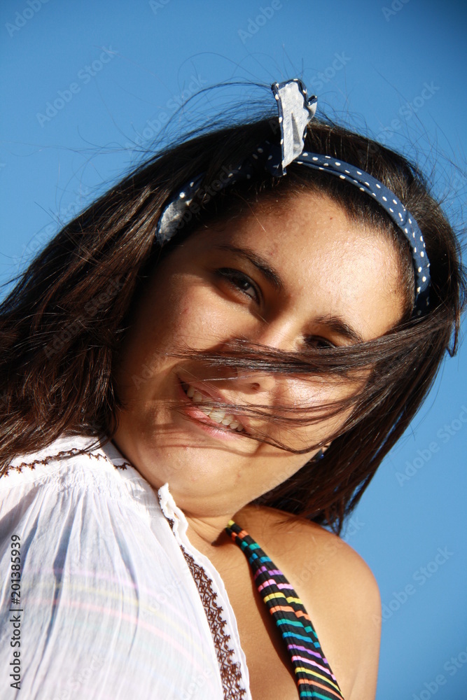 mujer, retrato, beldad, joven, cabello, cara, moda, modelaje, sonrisa,  cuca, bonitas, morena, gente, persona, alegre, sonriente, labio, blanco,  ocular, 1, mirada, adolescencia, ocular, administrar, as Stock Photo |  Adobe Stock