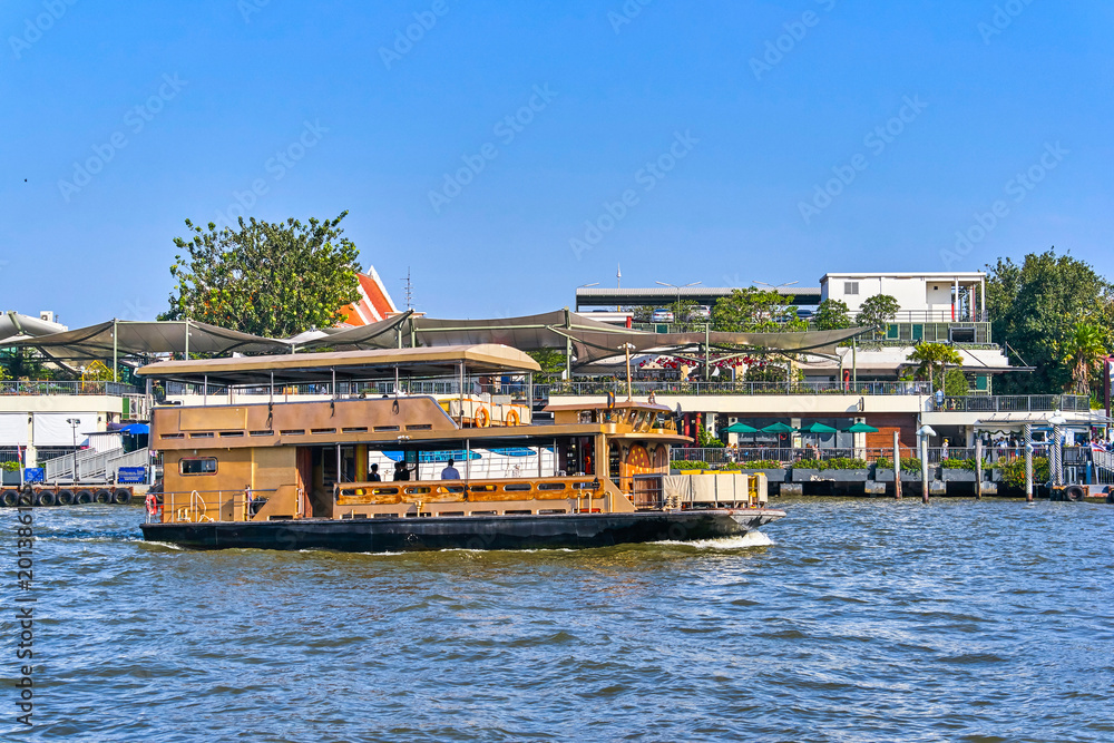 Obraz premium Bangkok city centre view from Chao Phraya River, Thailand