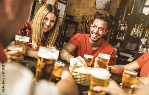 Canvastavla Happy friends group drinking beer at brewery bar restaurant - Friendship concept