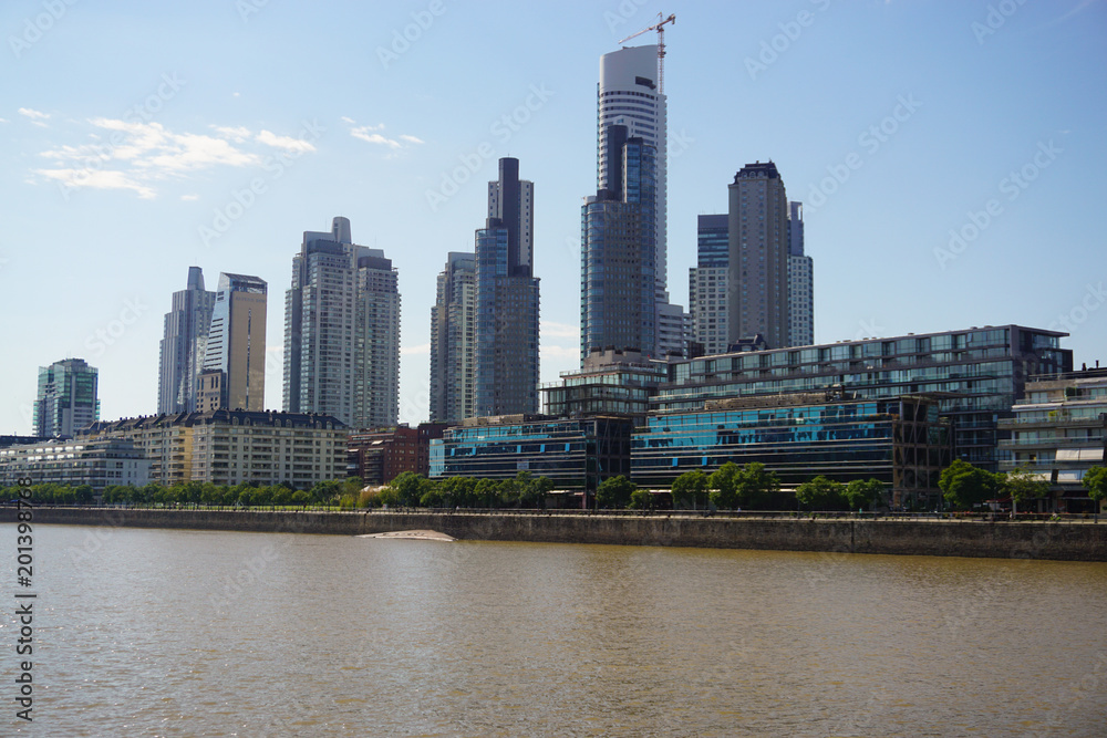 Fototapeta premium Puerto Madero, Buenos Aires Argentina, Edificios y río