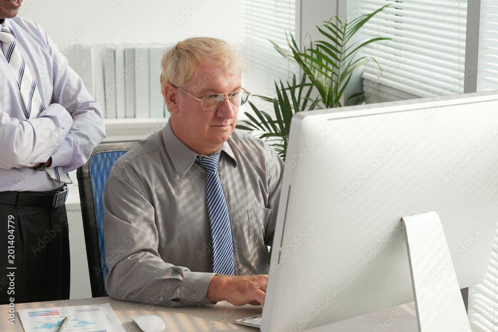 © DragonImages - Helping with work