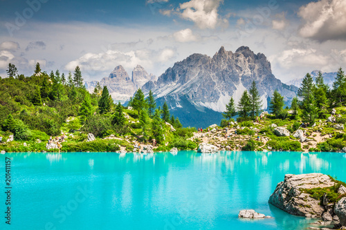 Obraz na płótnie Turquoise Sorapis Lake in Cortina d'Ampezzo, with Dolomite Mountains and Forest - Sorapis Circuit, Dolomites, Italy, Europe w salonie
