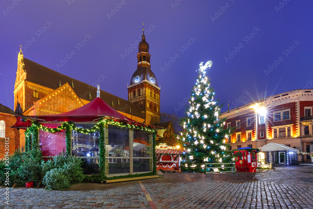 Fototapeta premium Decorated and illuminated Christmas tree, Christmas Market and the Cathedral of Saint Mary at Cathedral Square, Doma laukums, Riga, Latvia.