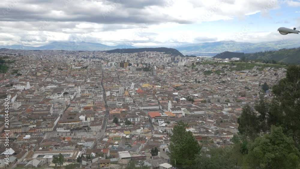 Pan left of Quito Pan left of Quito