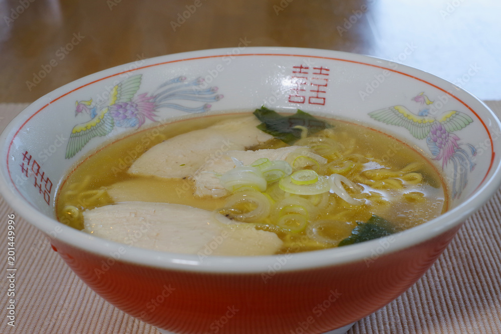 塩ラーメン、自家製チキンハムをトッピング 塩ラーメン、自家製チキンハムをトッピング