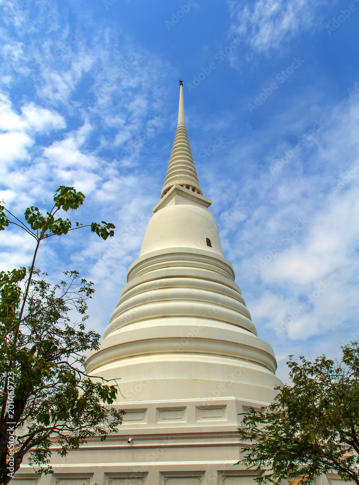 Fototapeta premium White large pagoda