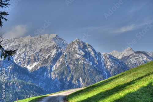 Osttirol, Pustertal, Lienzer Dolomiten, Lienz, Höhenstraße, Pustertaler Höhenstraße, Panzendorf, Assling, Straße, Dorf, Bergdorf, Schnee, sprießen, Gipfel, Wald, Weg photo