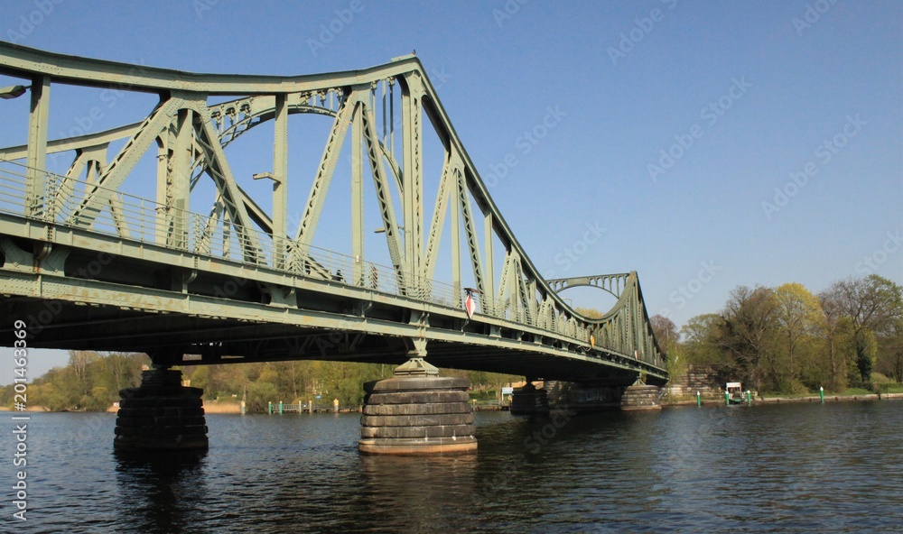 Fototapeta premium An der Glienicker Brücke in Potsdam