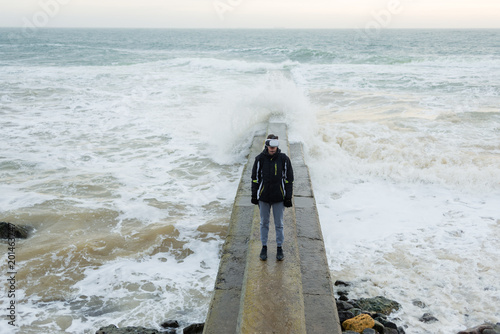 the effect of being present when immersed in a virtual world photo