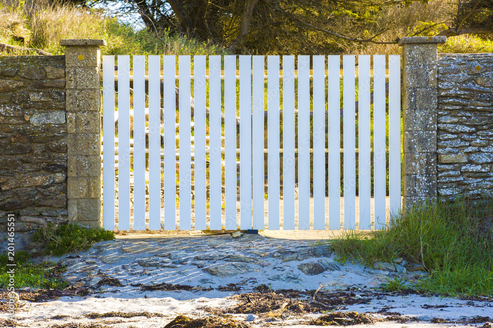 Fototapeta premium Résidence cachée en bord de mer