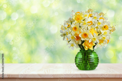 Fototapeta Naklejka Na Ścianę i Meble -  Bouquet of daffodils on a wooden table.
