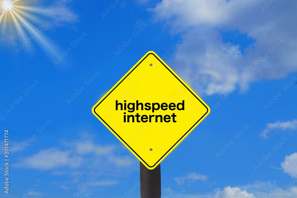 Ein Verkehrszeichen mit dem Hinweis auf schnelles Internet Ein Verkehrszeichen mit dem Hinweis auf schnelles Internet