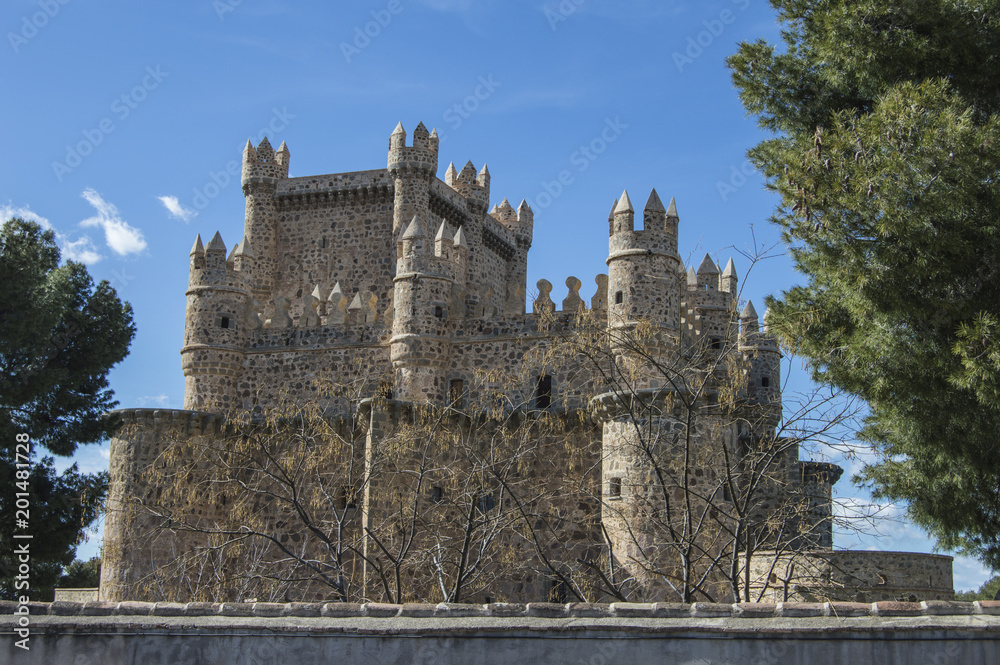 Castillo de Guadamur
vista del castillo del S. VXI de Guadamur. en Guadamur, provincia de Toledo. Castilla La Mancha. España