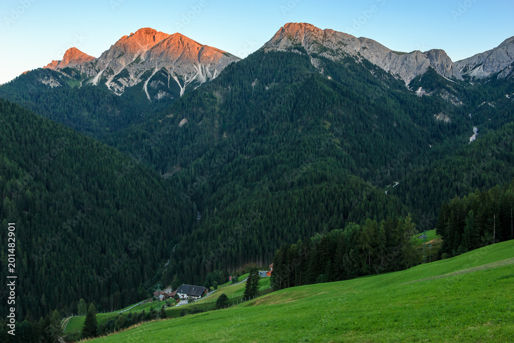 Schöner Blick über Olang in Südtirol ins Antholzer Tal_003
