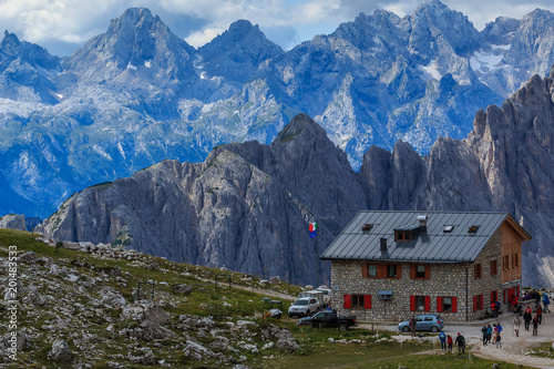 Landschaft um die Drei Zinnen in den Sextner Dolomiten, Südtirol Italien_011